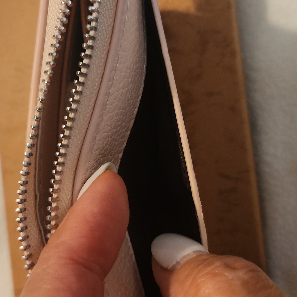 Pink Wallet - Picture 4 of 4